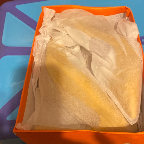 Yellow five in stiletto heel size 10 leather shoe - Picture 1 of 5